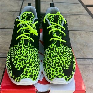 Men’s Nike Rosherun FB size 12.5